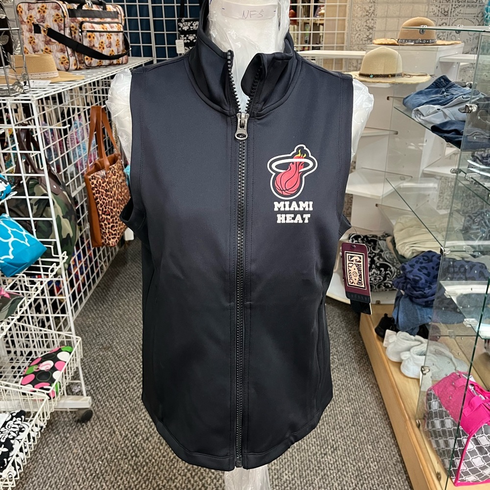 NWT WOMENS MIAMI HEAT SLEEVELESS ZIPPER VEST